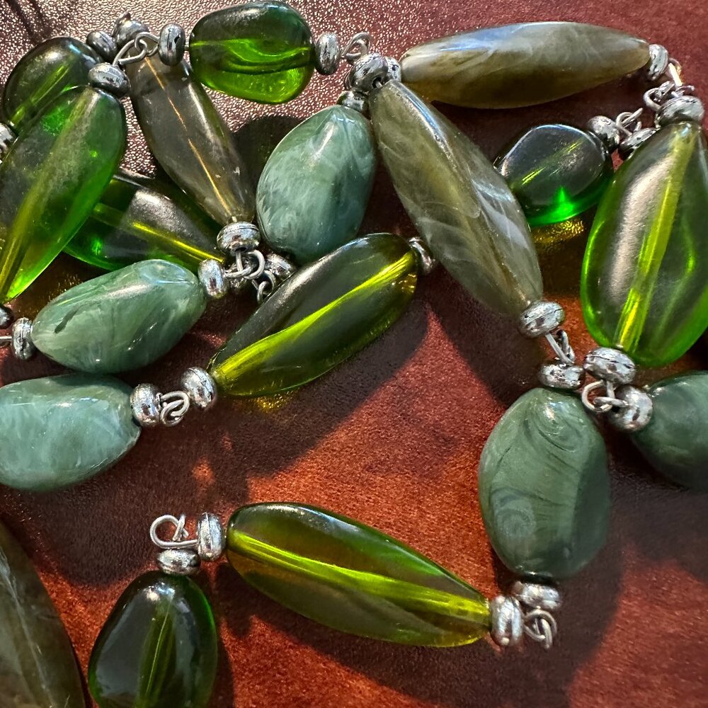 Vintage Acrylic Beaded Necklace - Picture 5 of 5